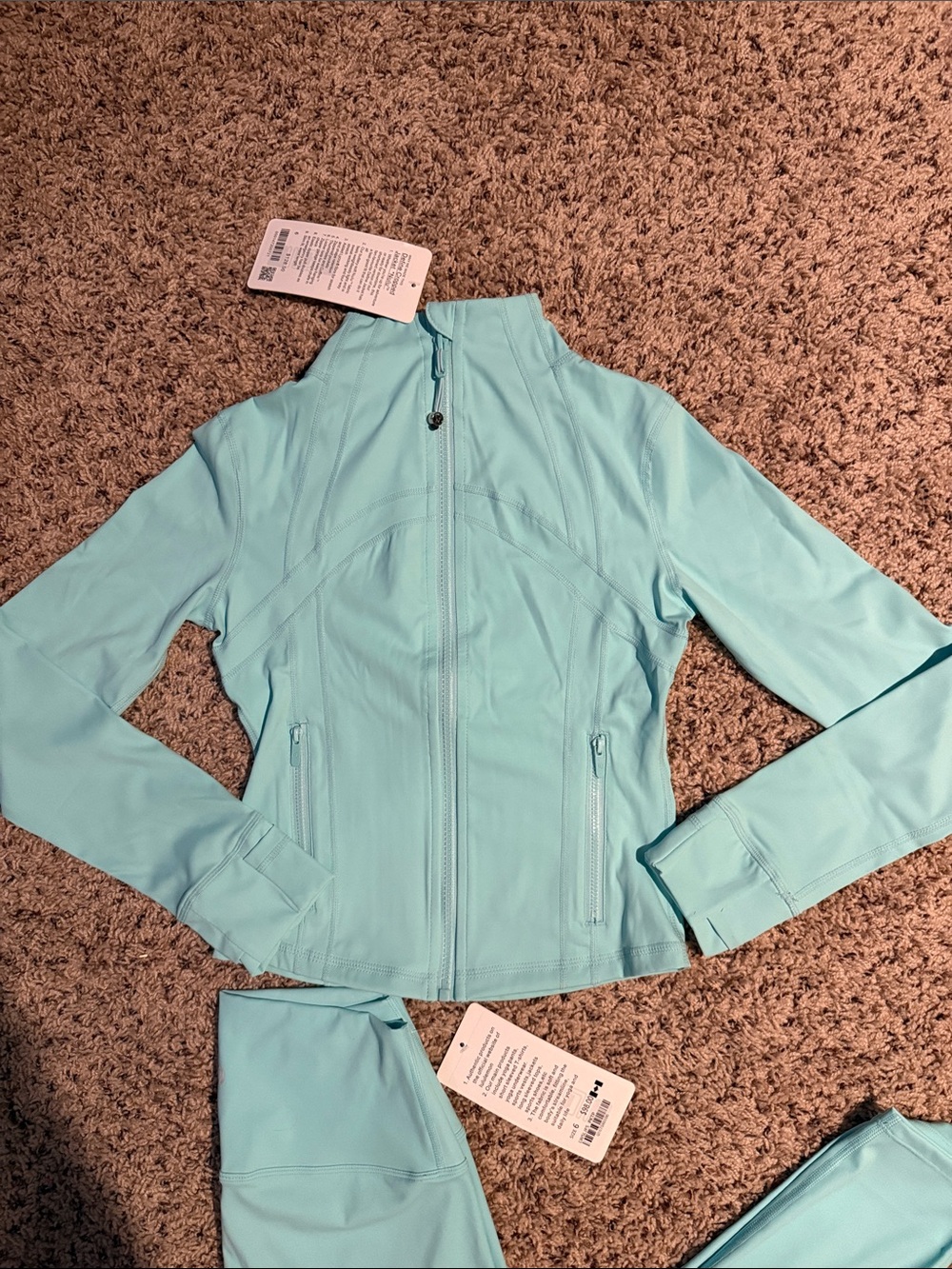 Lululemon size 6 matching set with cropped jacket and leggings in a light blue - Picture 2 of 7